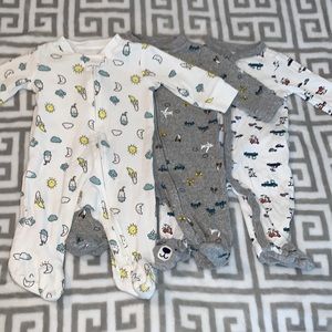 Carter’s footie pajamas 3 count